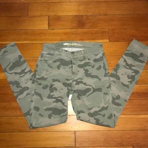 Like new! Old Navy Rockstar Mid-rise Camo Jeans